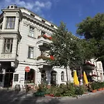 Am Luisenplatz 4*