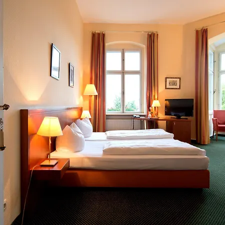 Am Luisenplatz 4*
