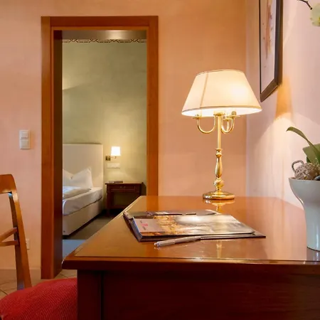 アム ルイセンプラッツ 4* ポツダム