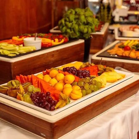 アム ルイセンプラッツ 4*