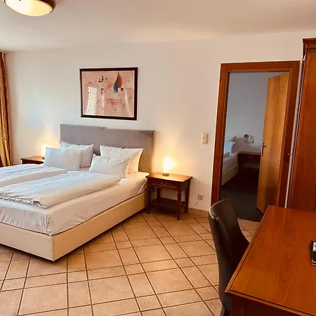 Am Luisenplatz 4* 포츠담