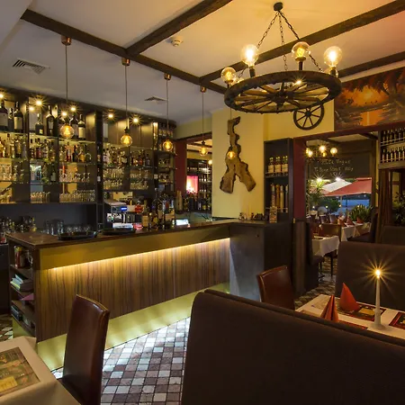 Am Luisenplatz 4* 포츠담