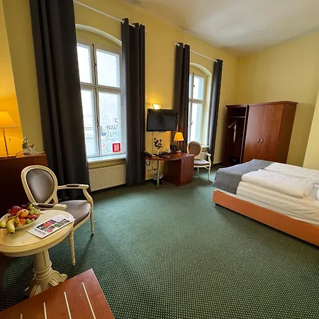 Am Luisenplatz 4*