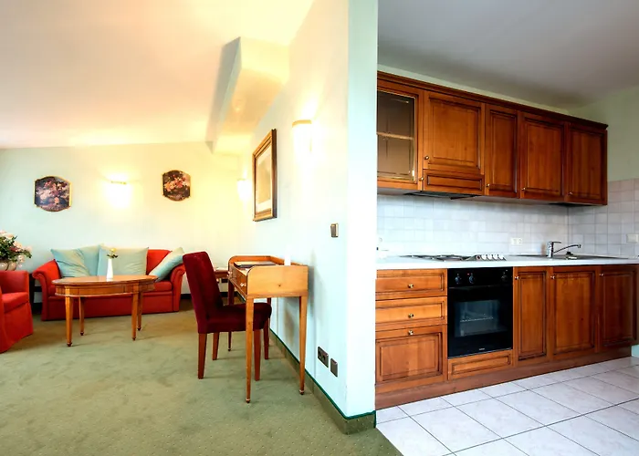 阿姆路易森广场酒店